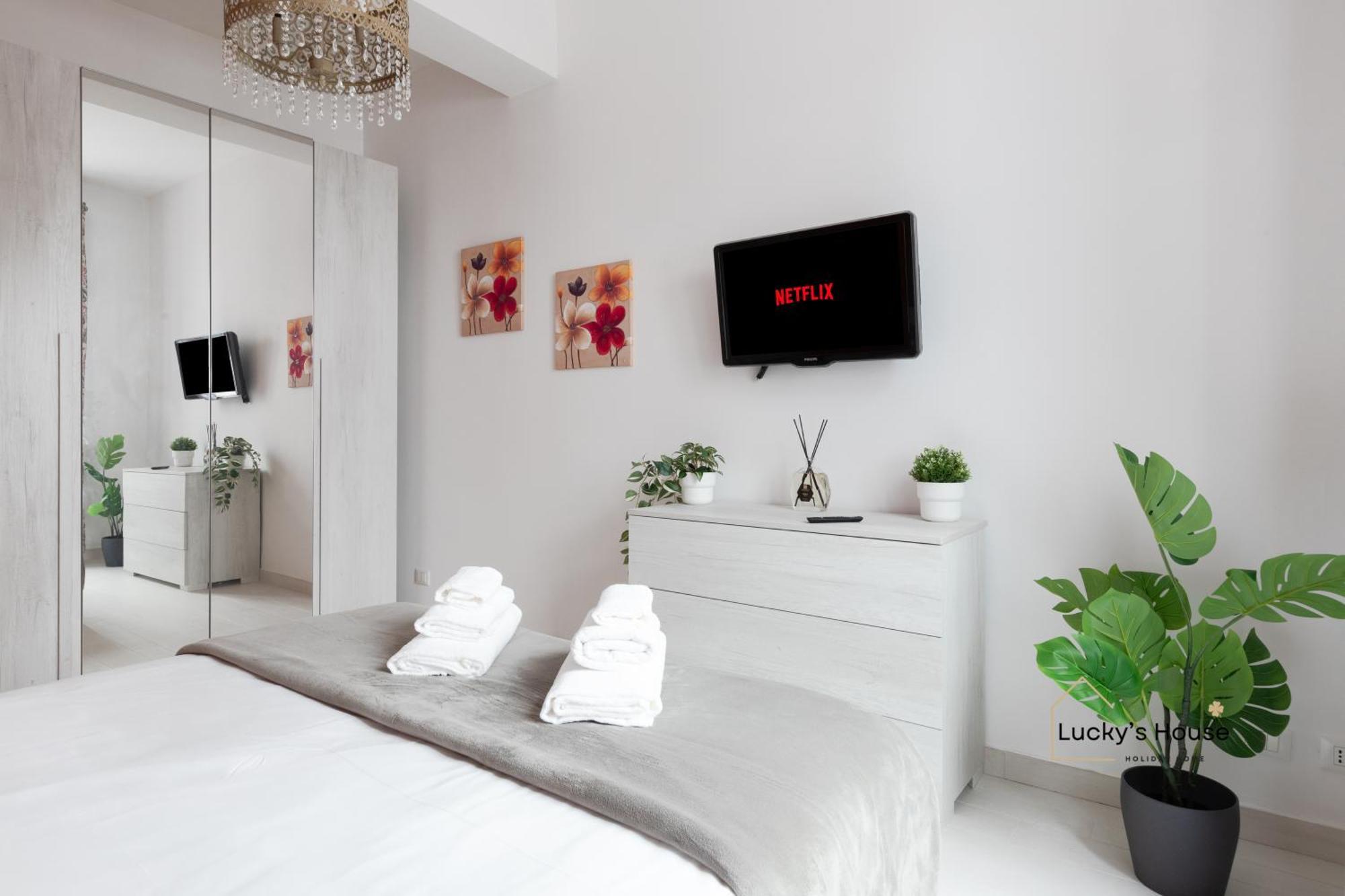 Lucky's House - 400mt To Metro A, 3 Bedrooms, 6-8 Pax, A-c, Rom