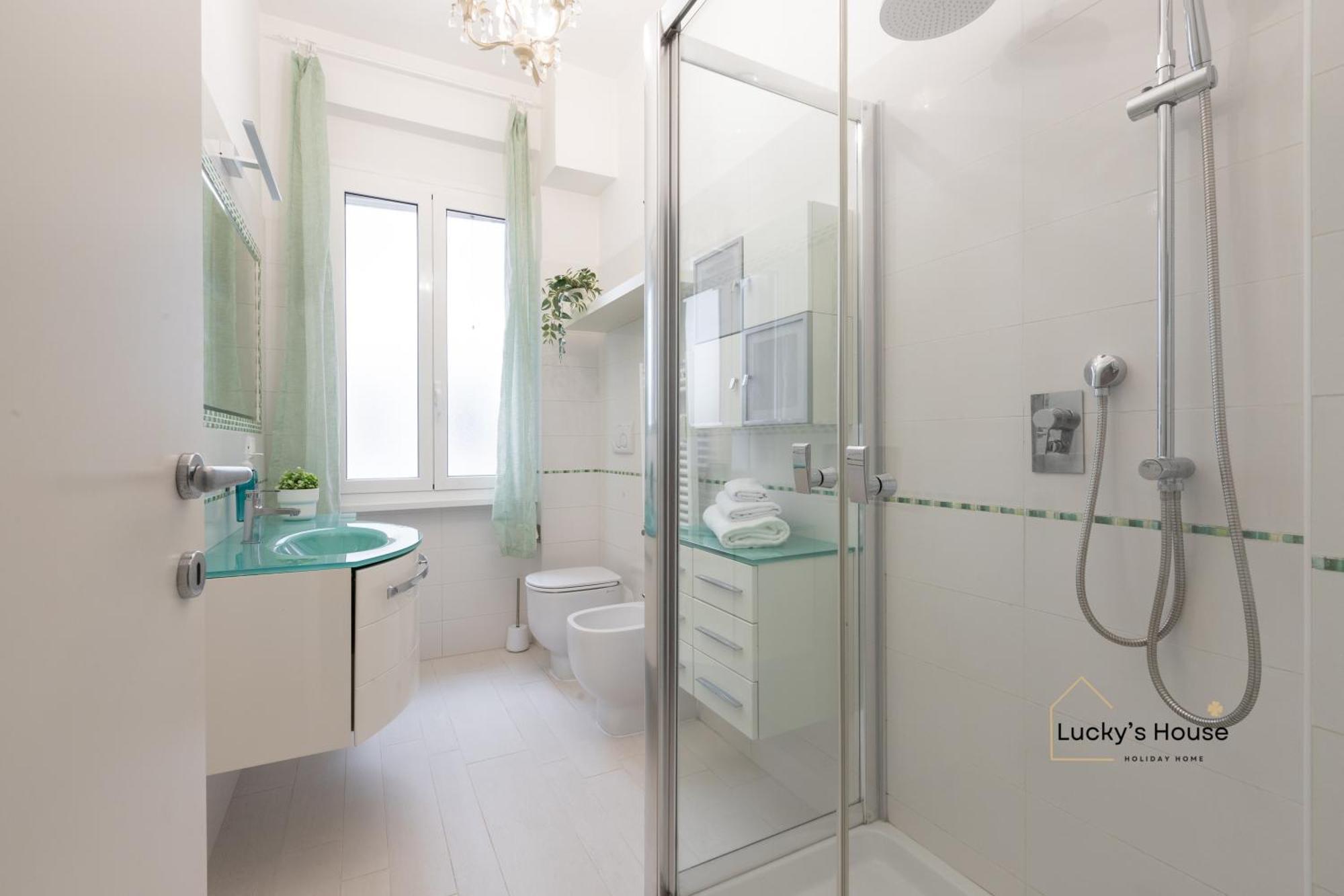 Lucky's House - 400mt To Metro A, 3 Bedrooms, 6-8 Pax, A-c, Apartment