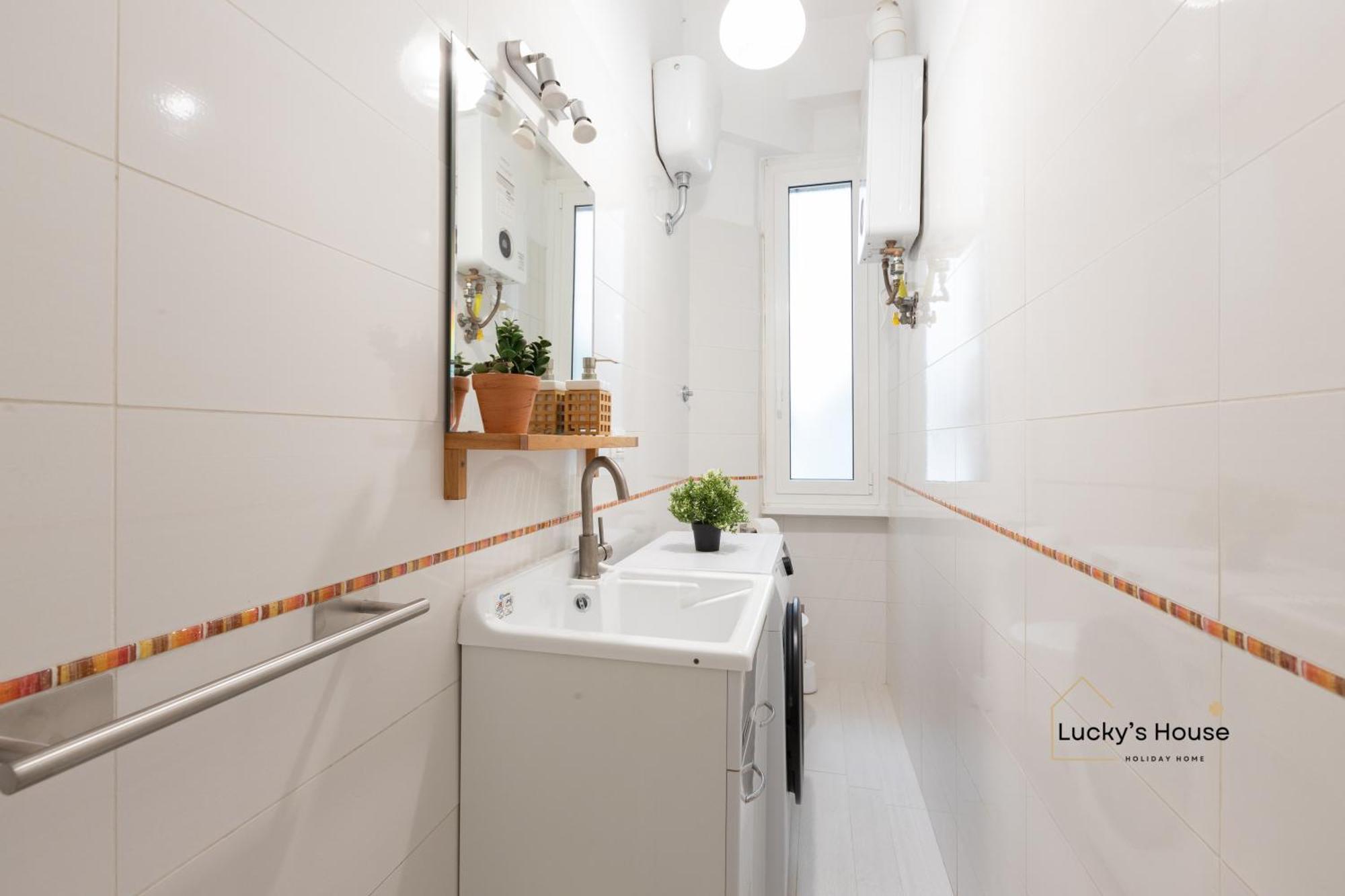 Lucky's House - 400mt To Metro A, 3 Bedrooms, 6-8 Pax, A-c, Apartment *