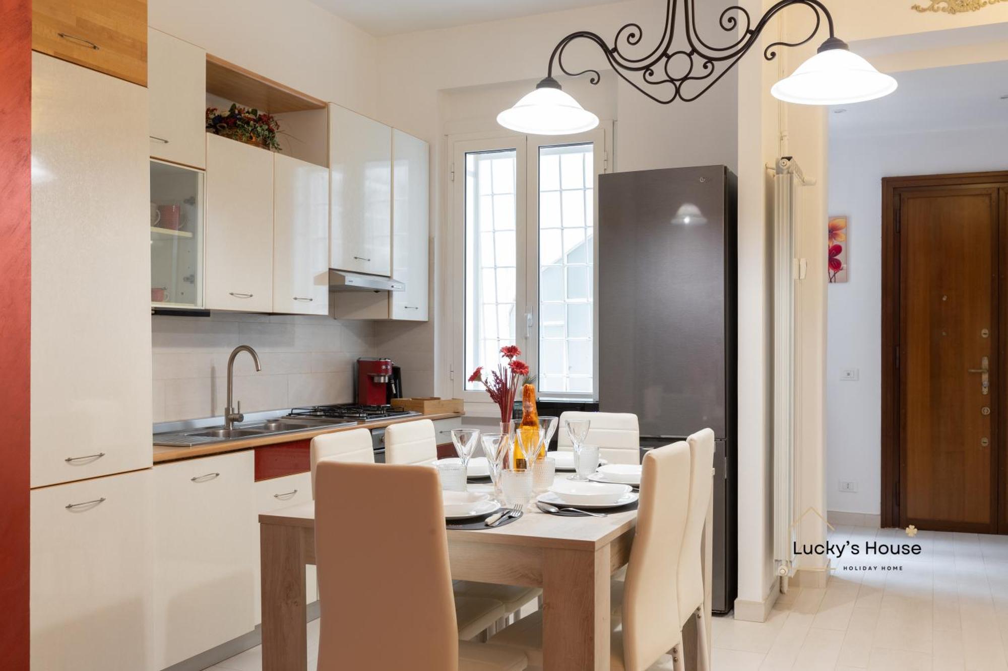 Apartment Lucky's House - 400mt To Metro A, 3 Bedrooms, 6-8 Pax, A-c, Rom