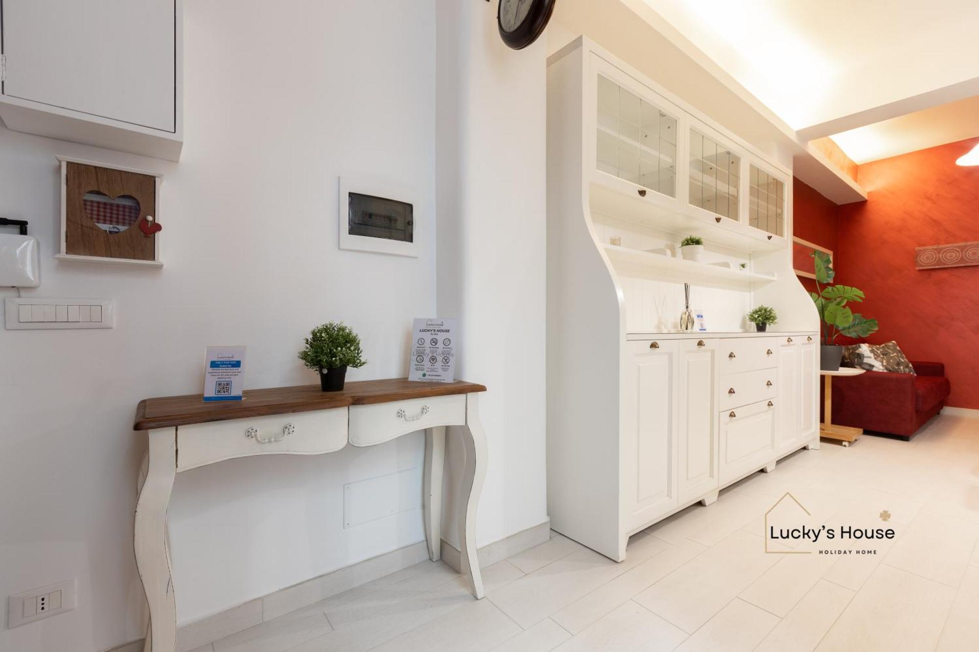 Lucky's House - 400mt To Metro A, 3 Bedrooms, 6-8 Pax, A-c, Apartment Rom