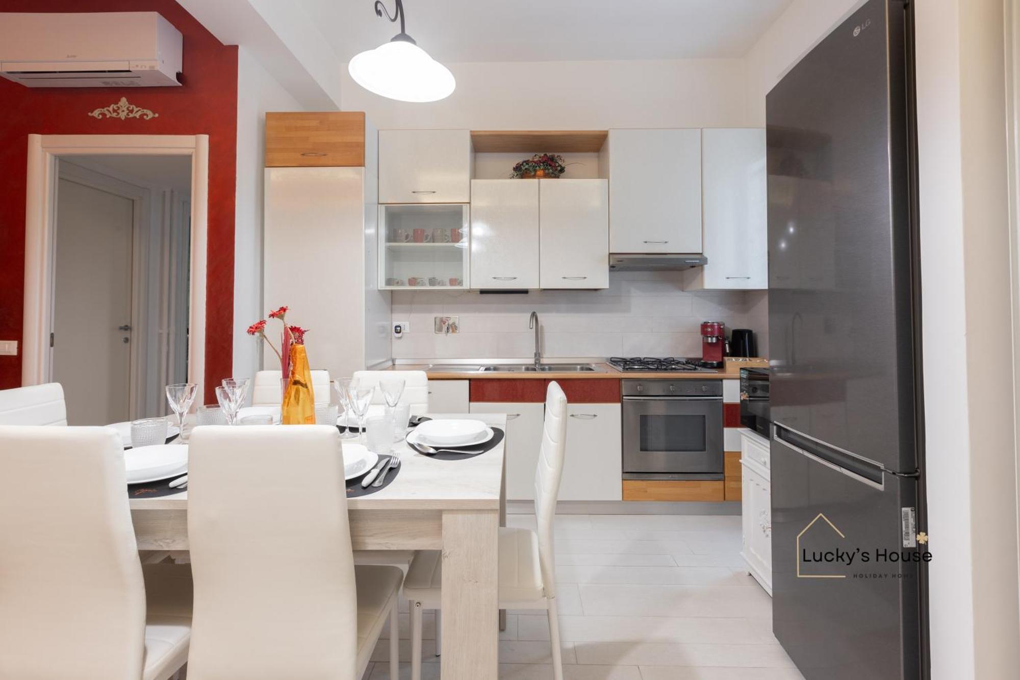 Lucky's House - 400mt To Metro A, 3 Bedrooms, 6-8 Pax, A-c, Apartment *
