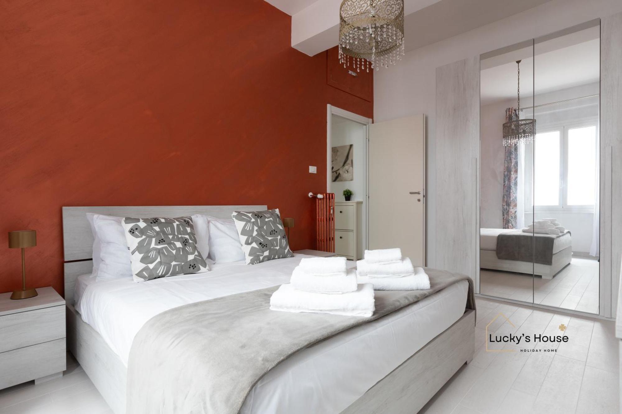 Lucky's House - 400mt To Metro A, 3 Bedrooms, 6-8 Pax, A-c, Apartment