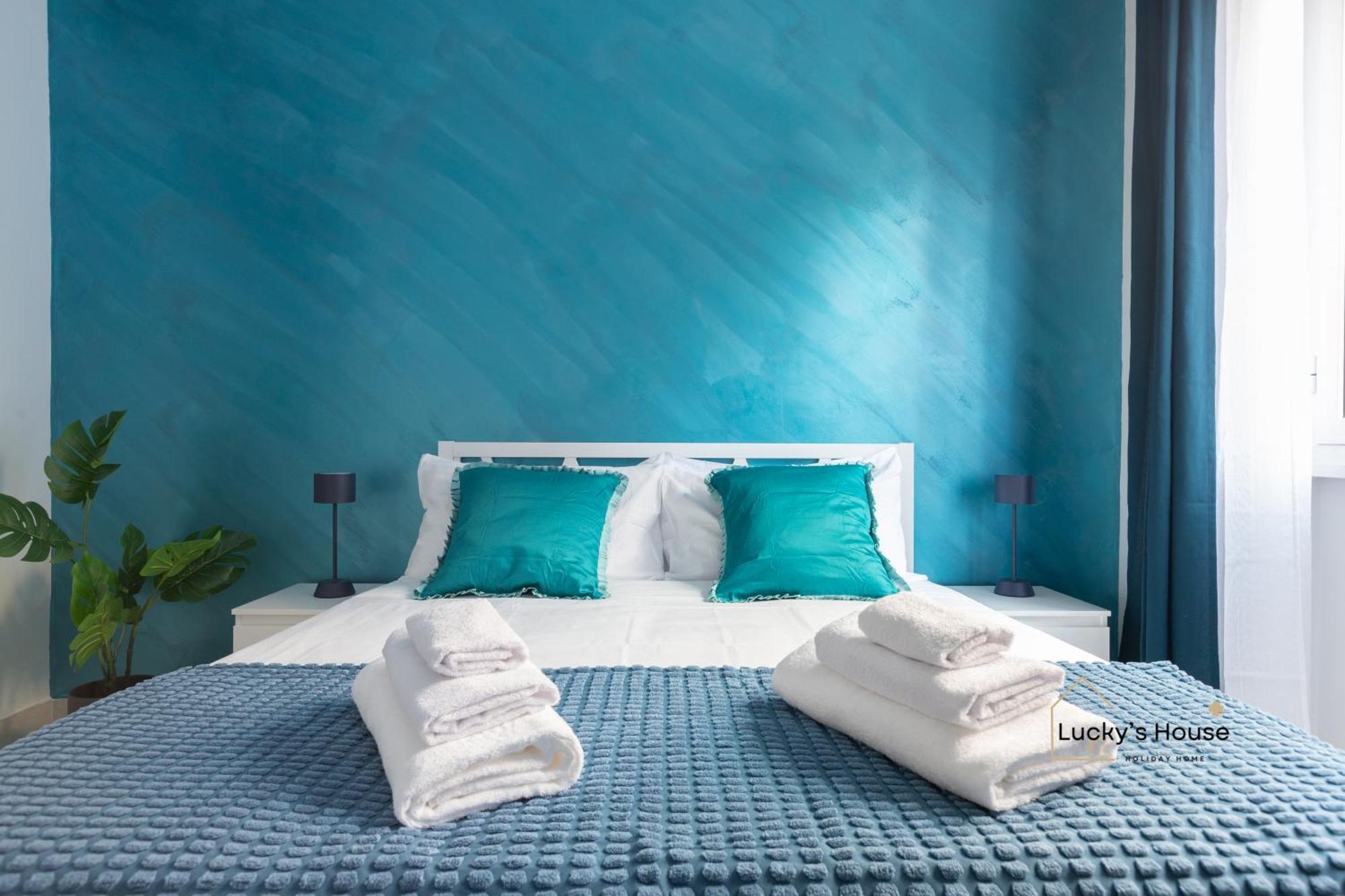 Apartment Lucky's House - 400mt To Metro A, 3 Bedrooms, 6-8 Pax, A-c,