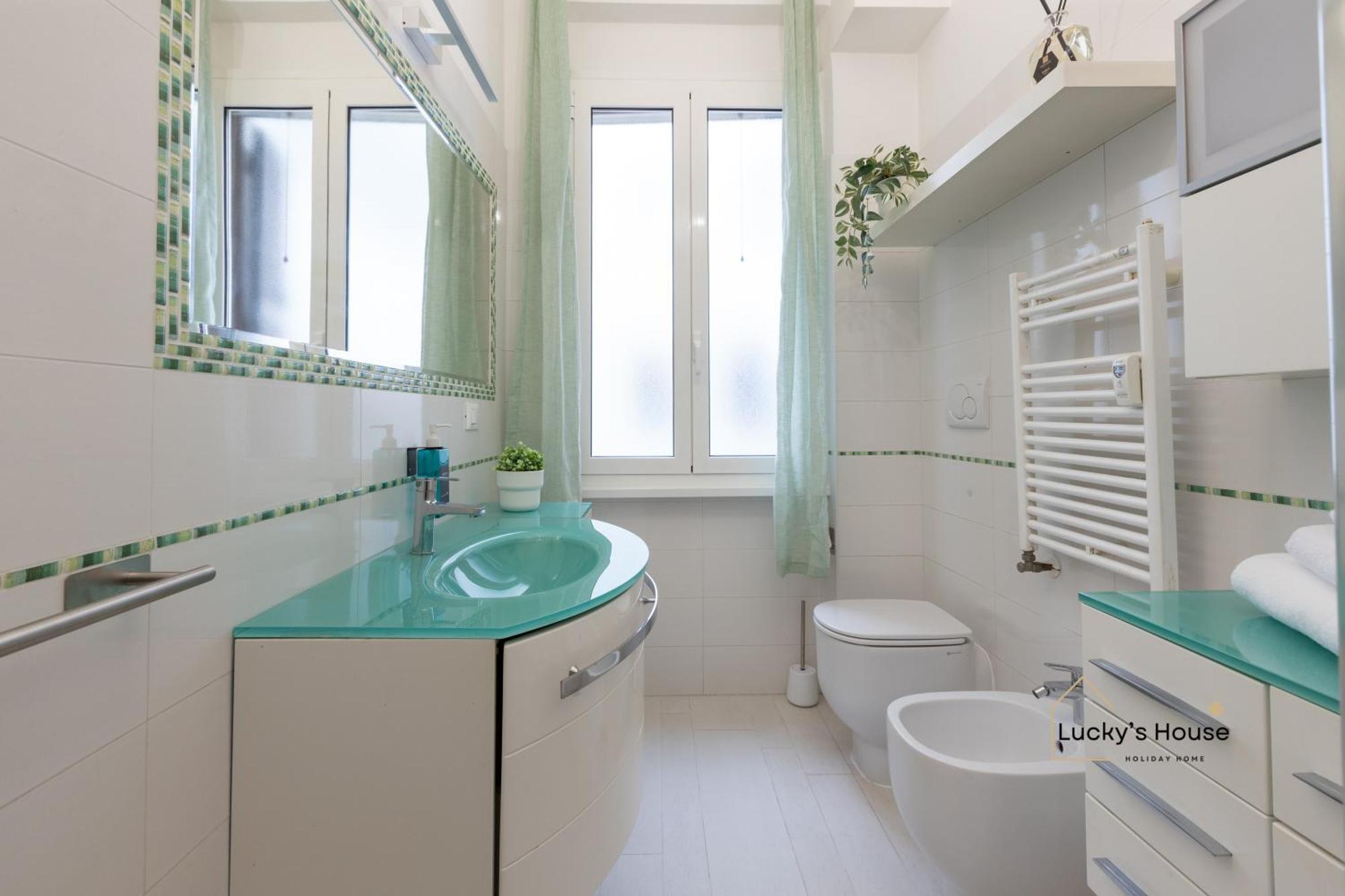 Lucky's House - 400mt To Metro A, 3 Bedrooms, 6-8 Pax, A-c, Apartment Rom