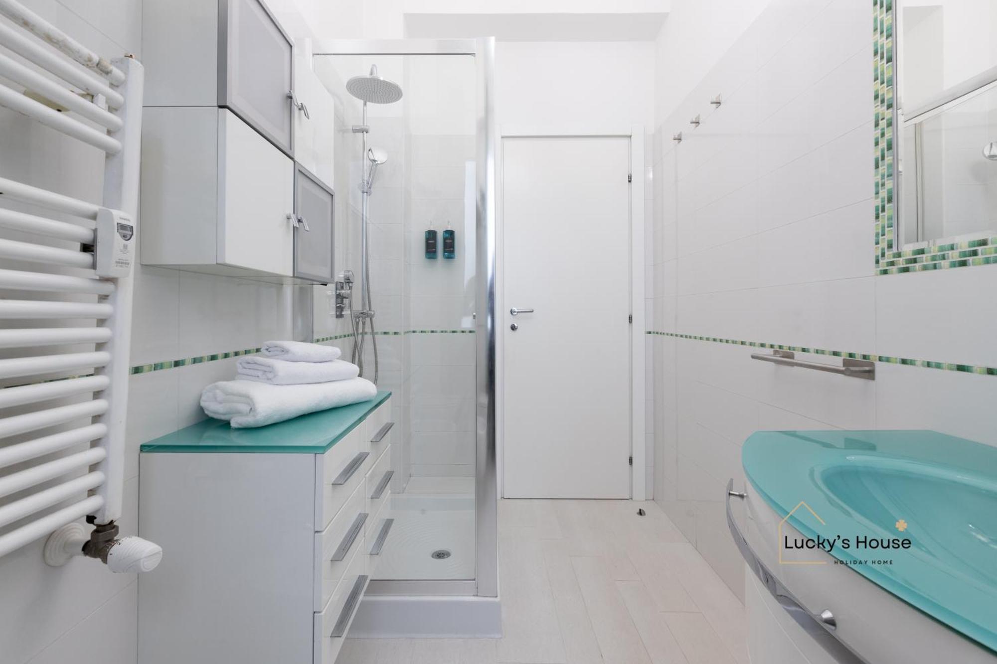 Lucky's House - 400mt To Metro A, 3 Bedrooms, 6-8 Pax, A-c, * Rom