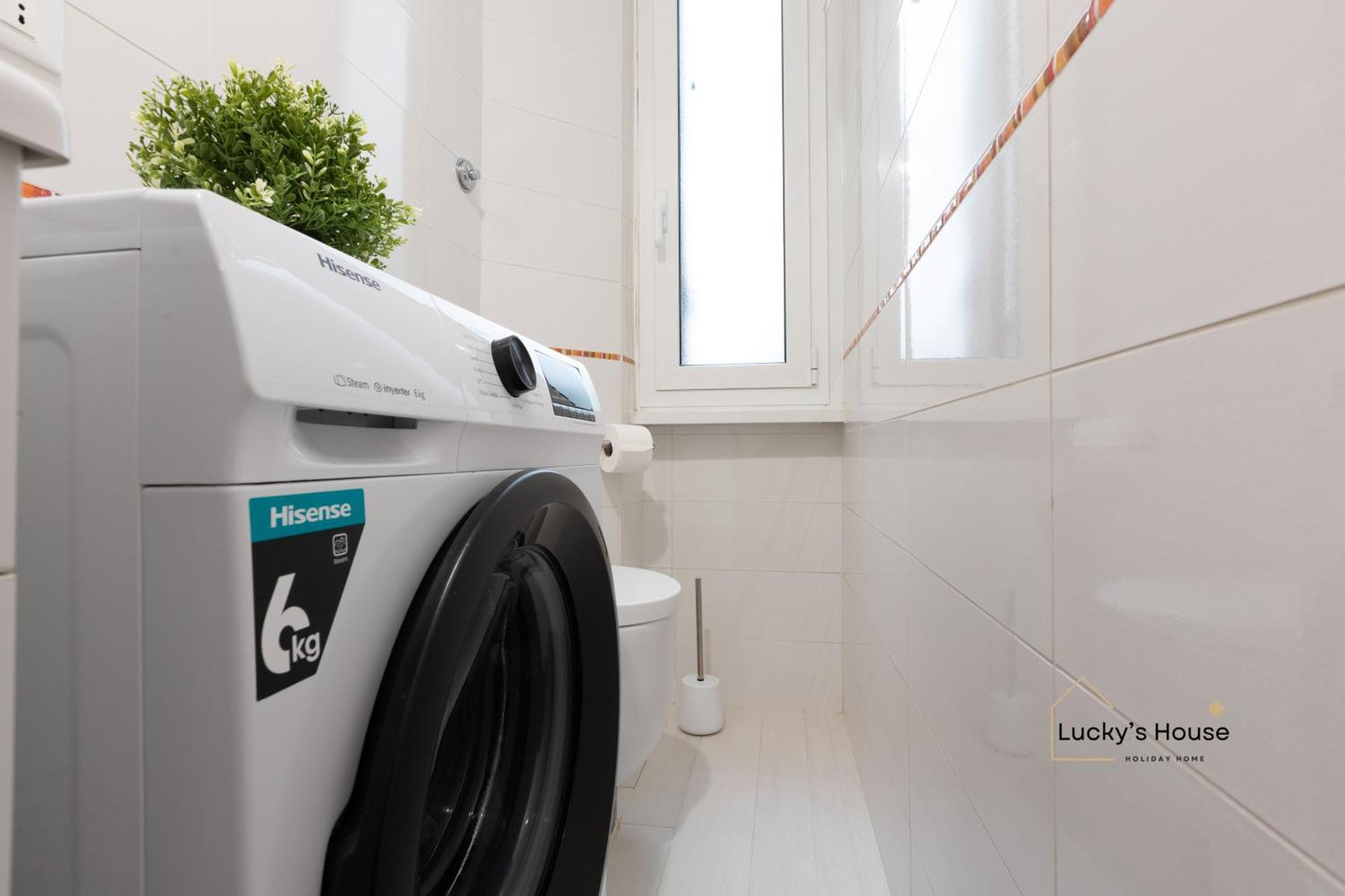 Apartment Lucky's House - 400mt To Metro A, 3 Bedrooms, 6-8 Pax, A-c, Rom