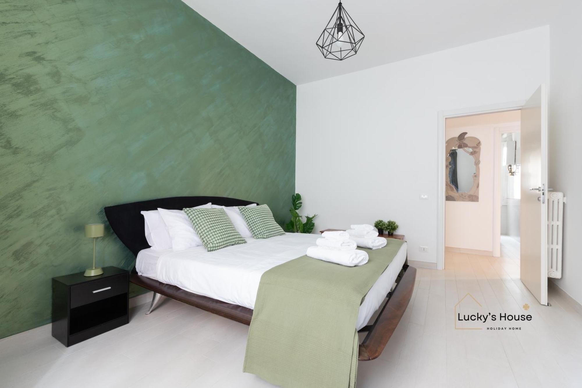 Lucky's House - 400mt To Metro A, 3 Bedrooms, 6-8 Pax, A-c,