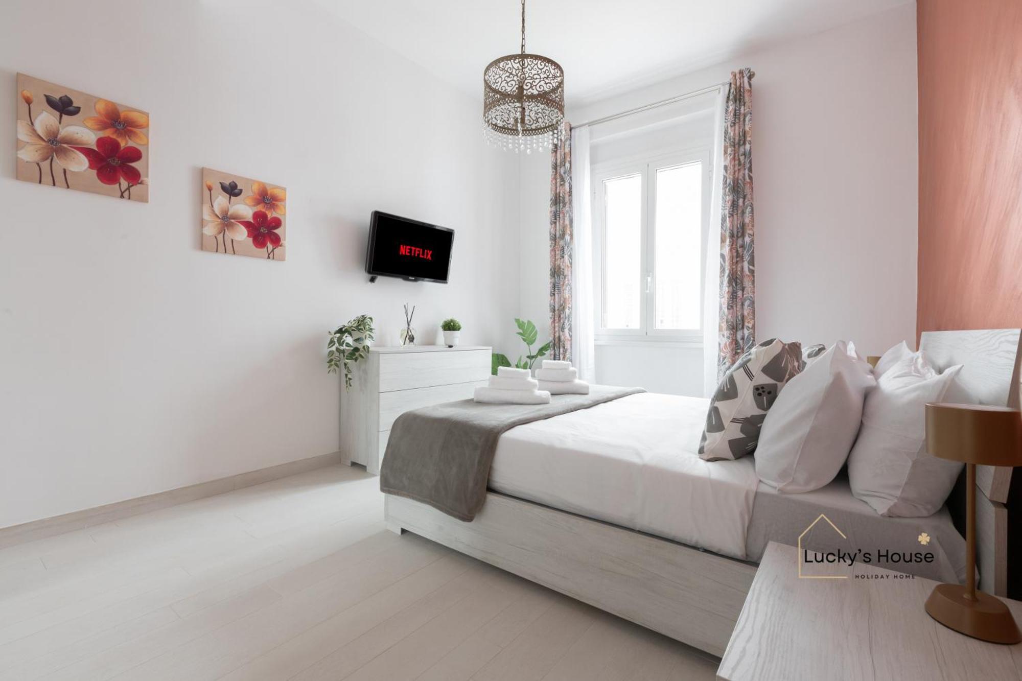 Apartment Lucky's House - 400mt To Metro A, 3 Bedrooms, 6-8 Pax, A-c,
