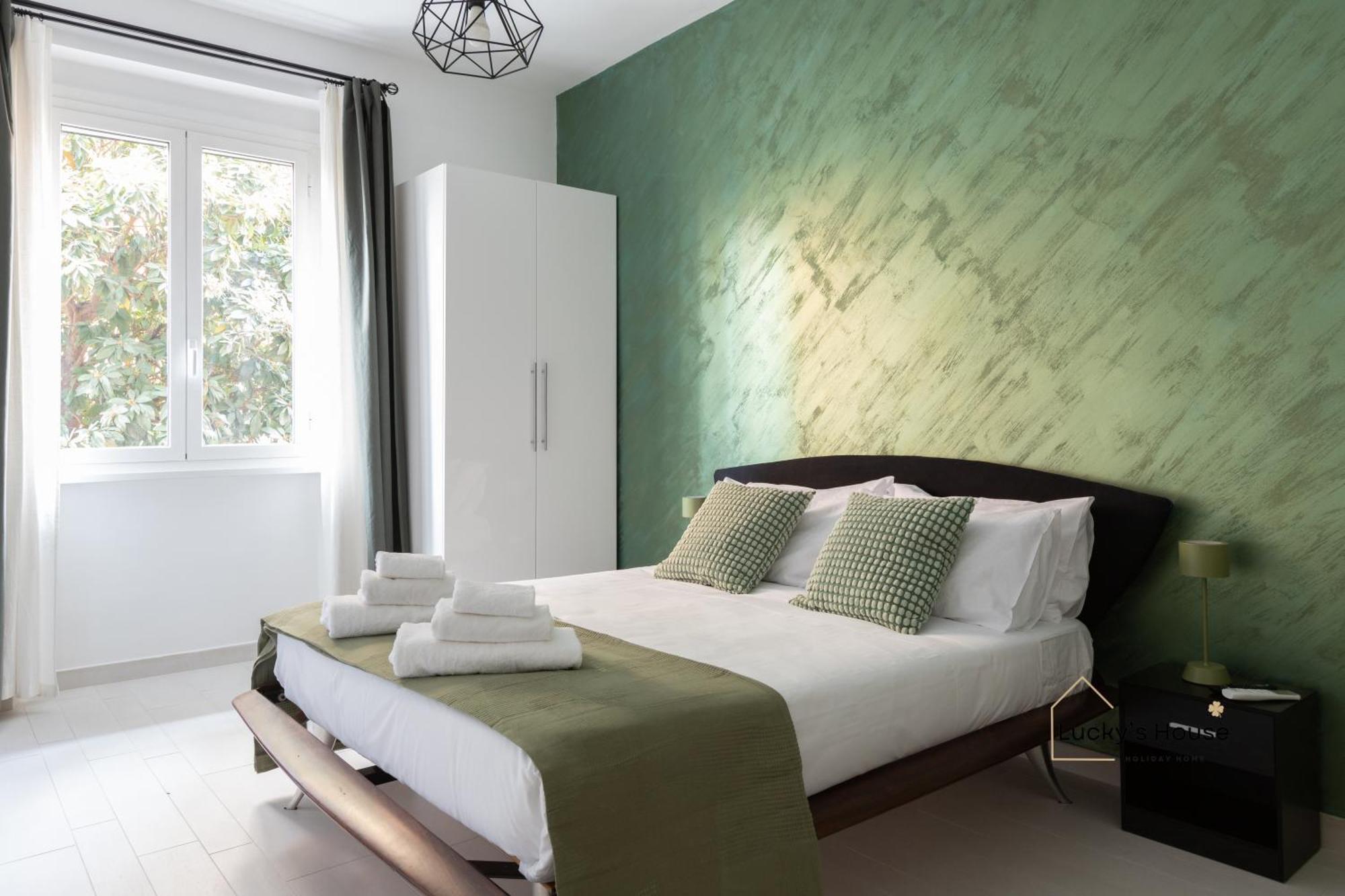Lucky's House - 400mt To Metro A, 3 Bedrooms, 6-8 Pax, A-c, *