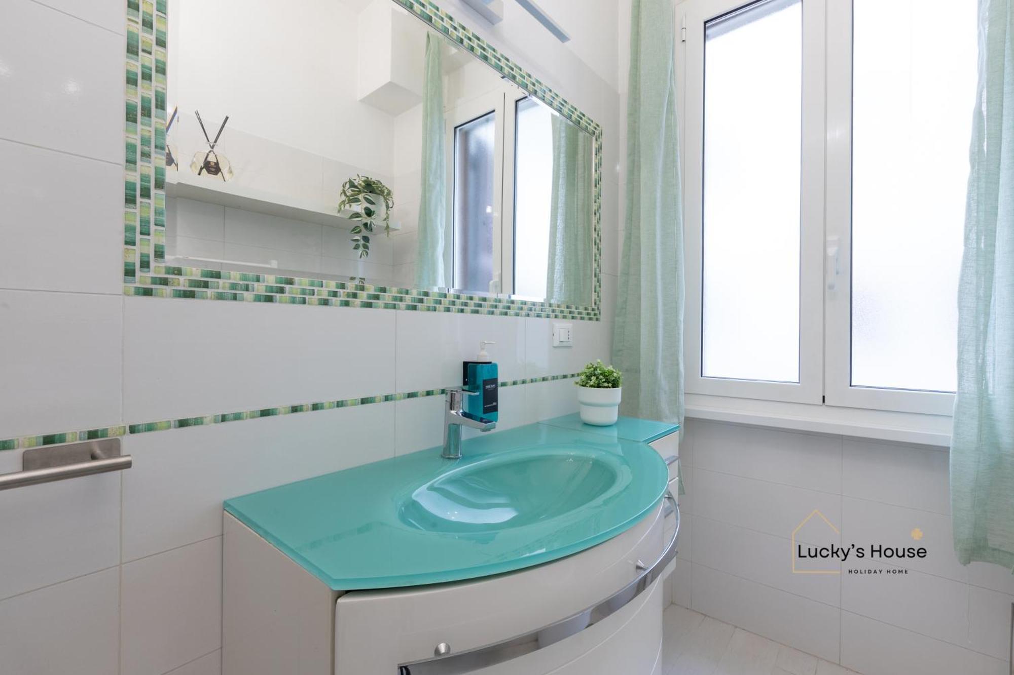 Lucky's House - 400mt To Metro A, 3 Bedrooms, 6-8 Pax, A-c, * Rom